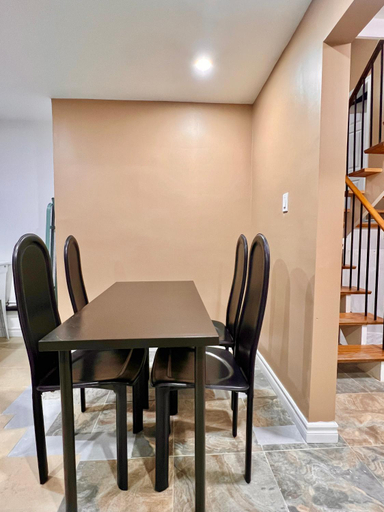 Others 4, Newly Renovated Home in Central Aurora, York