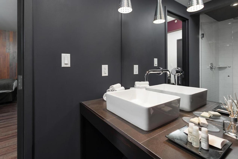 Bathroom 4, Hotel Metro, Middlesex