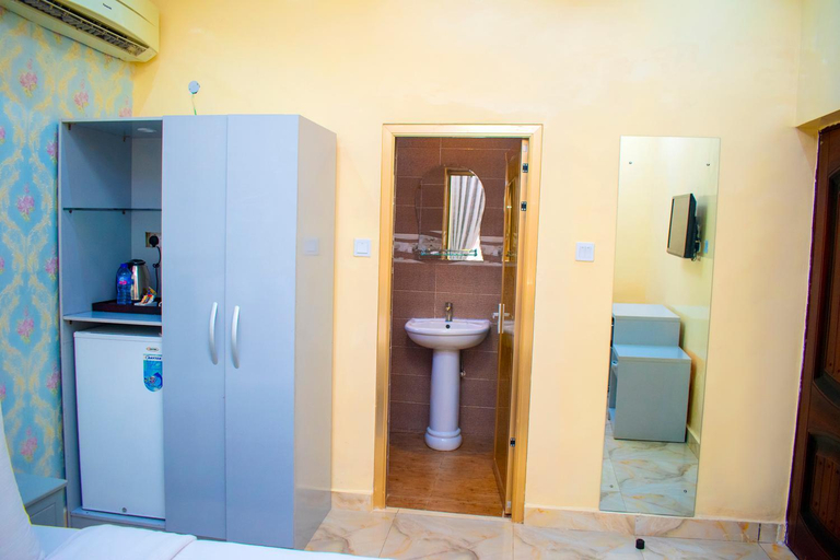 Others 5, Erith Apartment & Suites Ltd, Kosofe