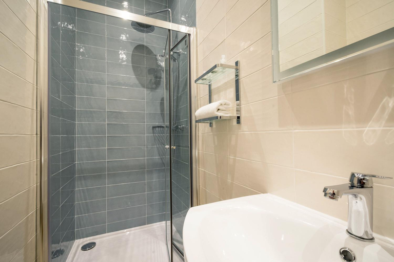 Bathroom, Nevins Newfield Inn Ltd