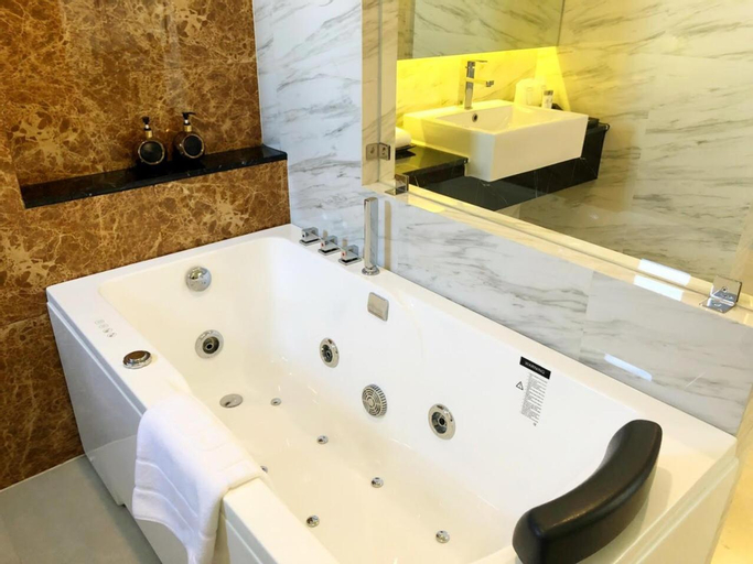 Bathroom 7