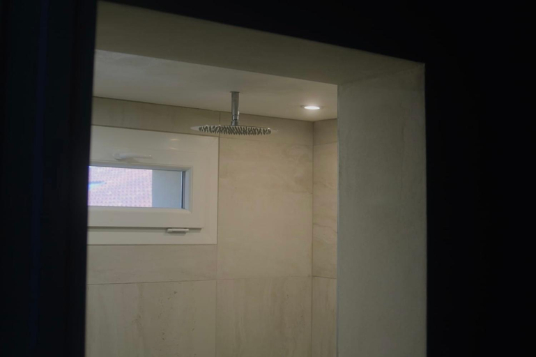 Others 5, B&B Gasper, Verona