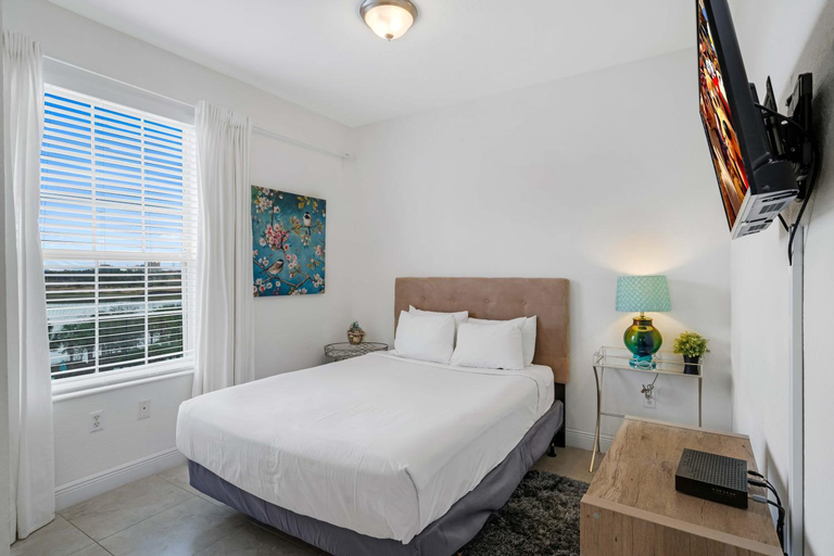 Bedroom 1, Updated Condo Near Conv Ctr, I-Drive & Universal, Orange