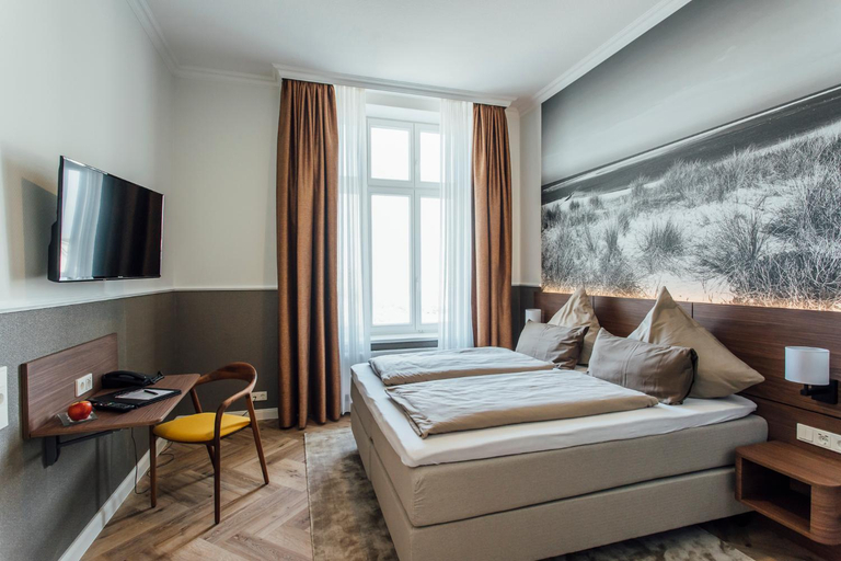 Bedroom 2, Strandhotel Hohenzollern, Leer