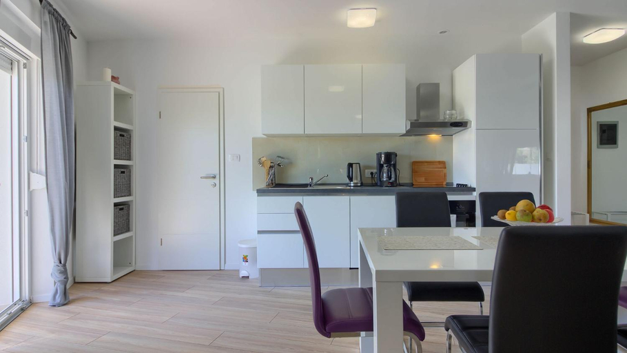 5, Vila White Memory, Medulin