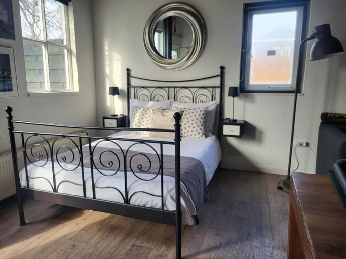 Others 5, B&B Luxe Bloemenzicht, zeer ruime 4 persoons accomodatie, 10 minuten van zee, Anna Paulowna