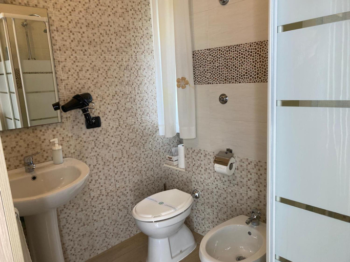 Bathroom 2, La Casa di Ercole B&B, Napoli