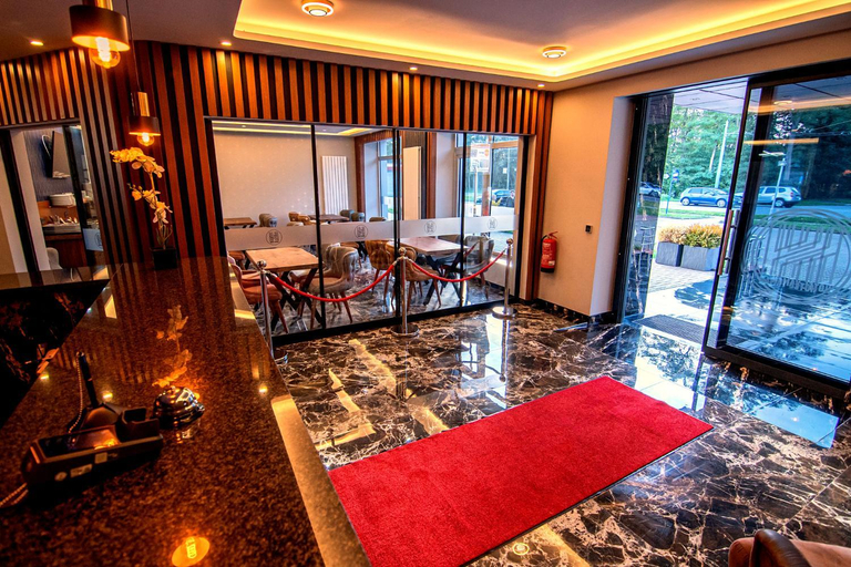 Others 3, Hotel Yaman, Barnim