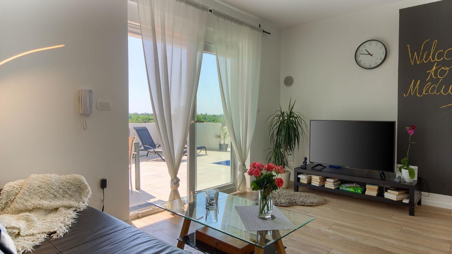 2, Vila White Memory, Medulin