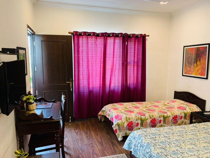 Bedroom 3, Vandana's Bed & Breakfast, West