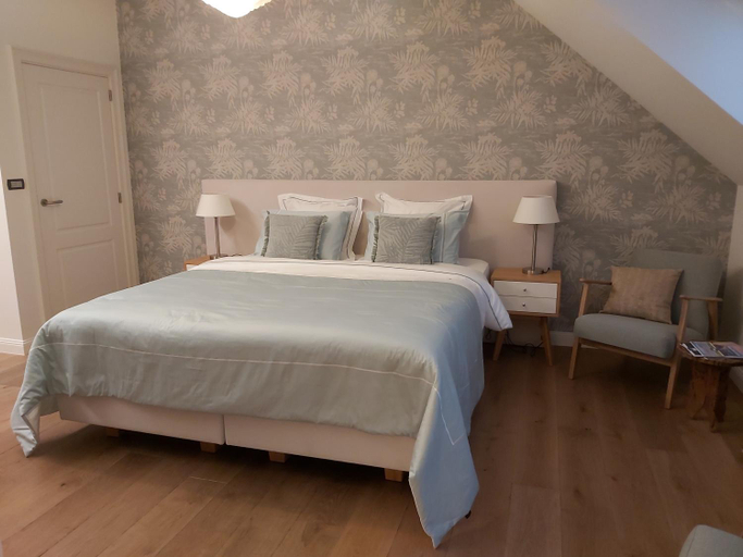 Others 5, B&B Asmara, Limburg