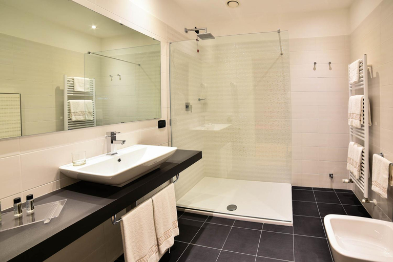 Bathroom 17