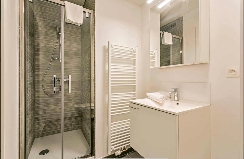 Others 3, Furnished 2 Bedroom Apartment in City Center, Bruxelles