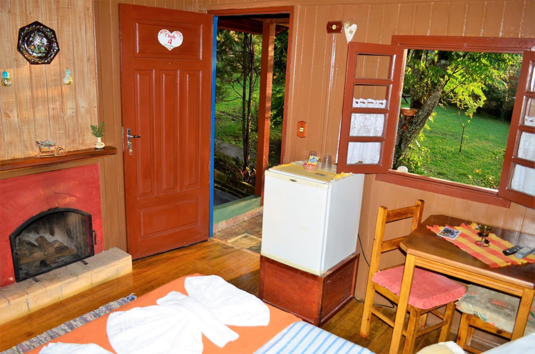 Bedroom 2, Tirol Chales, Camanducaia