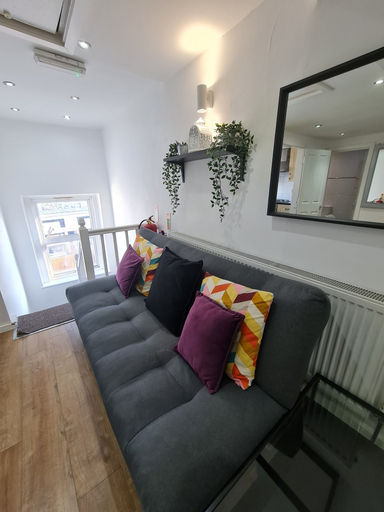 Others 5, Urban Hideaway 2beds Apartment, London