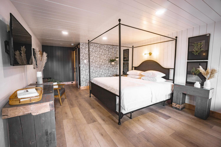 Bedroom 2, The Scandia Inn, Valley