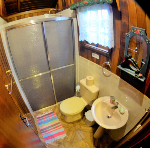 Bathroom 3, Tirol Chales, Camanducaia