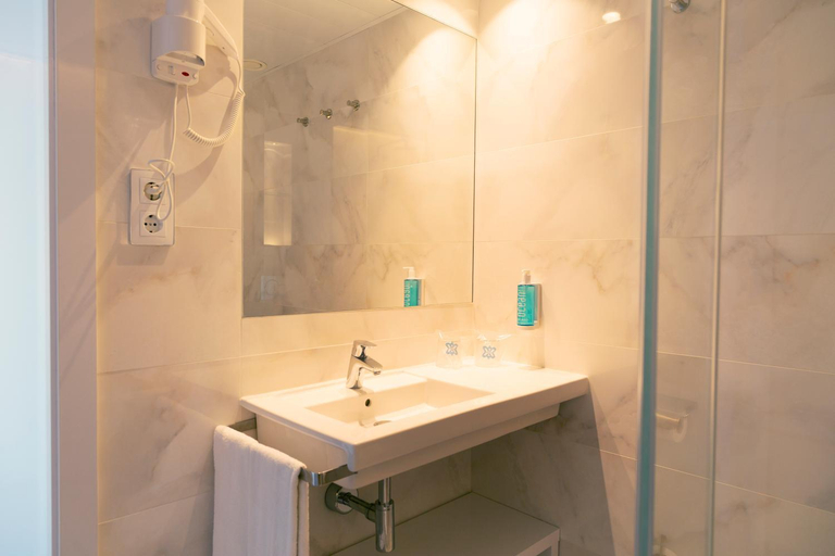 Bathroom 4, Masd Mediterraneo Hotel Apartamentos Spa, Barcelona