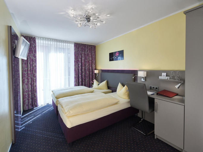 Bedroom 2, Hotel Alfa Zentrum, München
