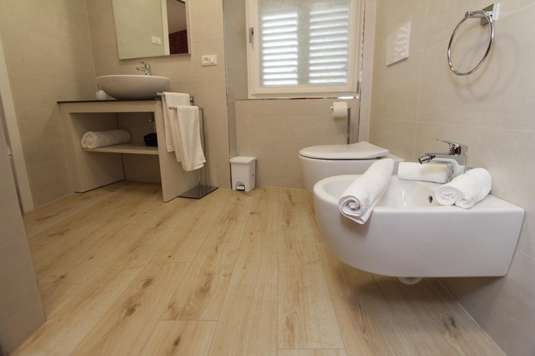 Others 3, AFFITTACAMERE B&B MERCEDES, Trento