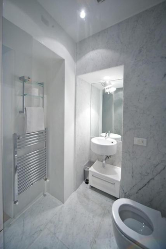 Bathroom 10