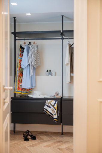 Others 5, Naxi Suites, Messina
