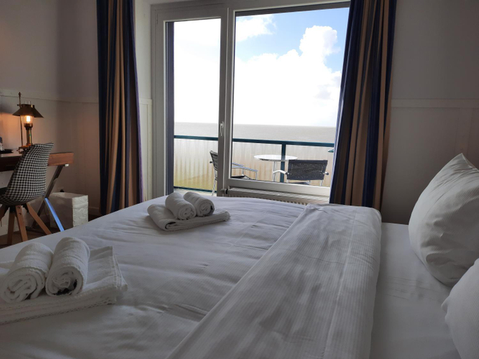 Bedroom 2, Beachhotel Cuxhaven, Cuxhaven