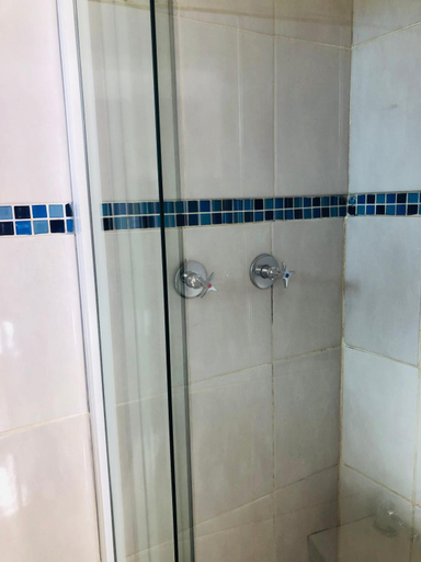 Bathroom 5, Innoview Lodge, O.R.Tambo