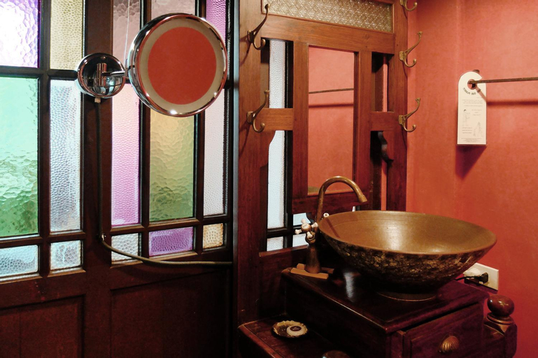 Bathroom 10