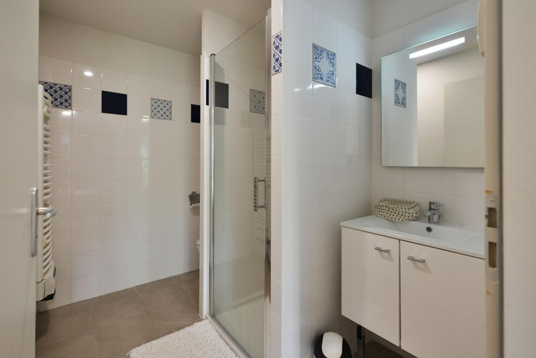 Bathroom, Chambres et Table d'hotes du calvaire, Aveyron