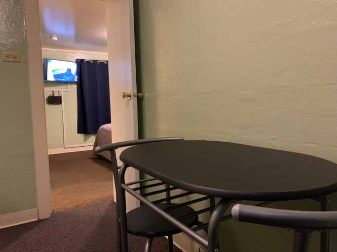 Others 2, Tour Inn Motel, Montcalm