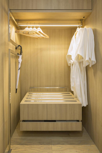 Bathroom 13