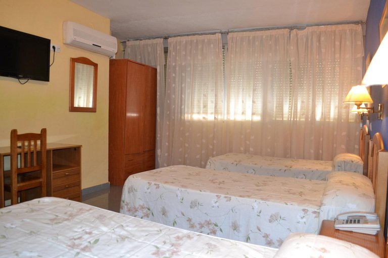 Others 5, Hostal Al-Qazeres, Cáceres