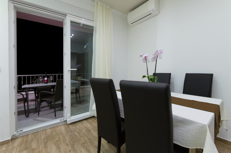 Others 5, Villa Cavar, Apartments Close to the Beach, Makarska
