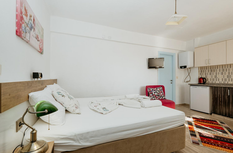 Bedroom 4, Azra Apart & Otel, Gökçeada