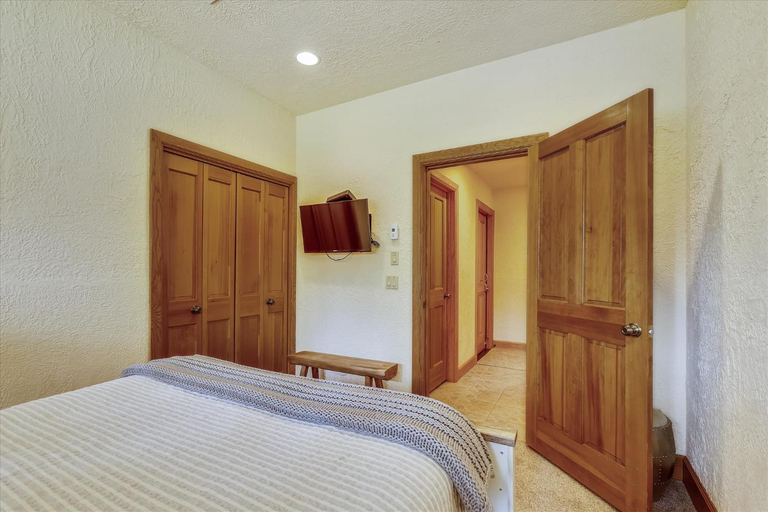 Bedroom 2, Evergreen Lodge Home, Summit