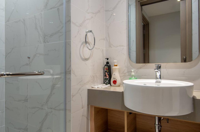 Bedroom 2, Luxury 2 or 3BR Apartment in Dist 1 n Pool, gym, airport pickup, District 1