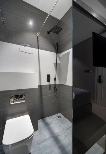 Bathroom 4, Mari Hotel by ZUZU, District 1