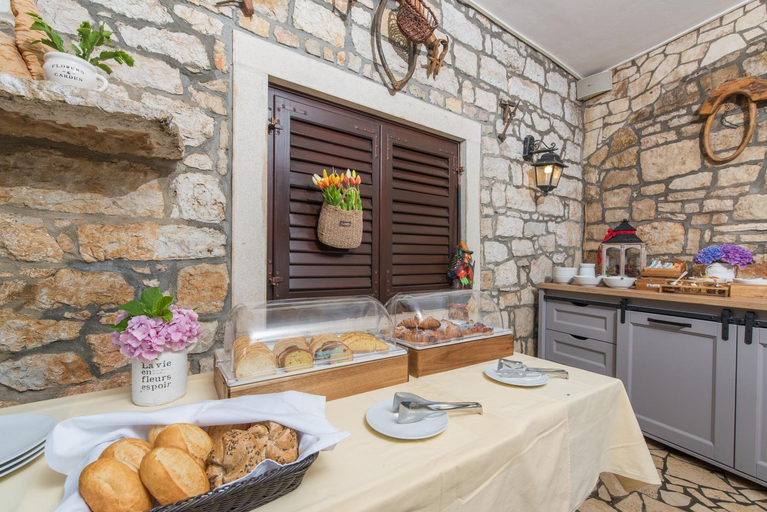 Food & Drinks 5, Bed & Breakfast Daniela, Poreč