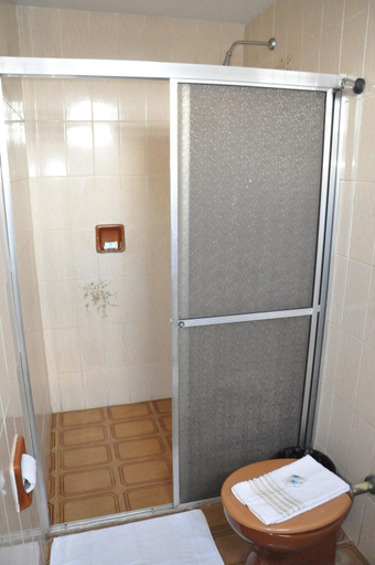 Bathroom 2, Hotel Cacula, Londrina