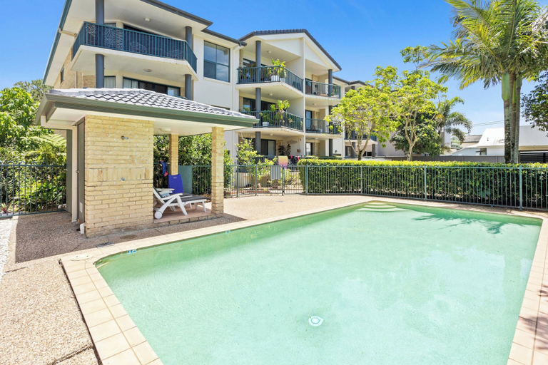 Sport & Beauty, Chic Coastal Charm on Palm Beach, Gold Coast