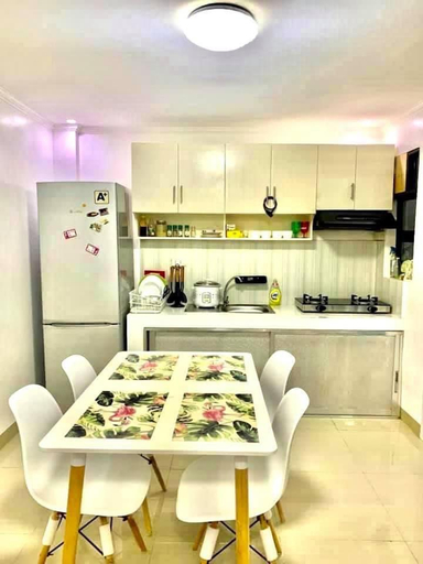 Others 5, Cozy Central - Near arca south signal taguig, Taguig