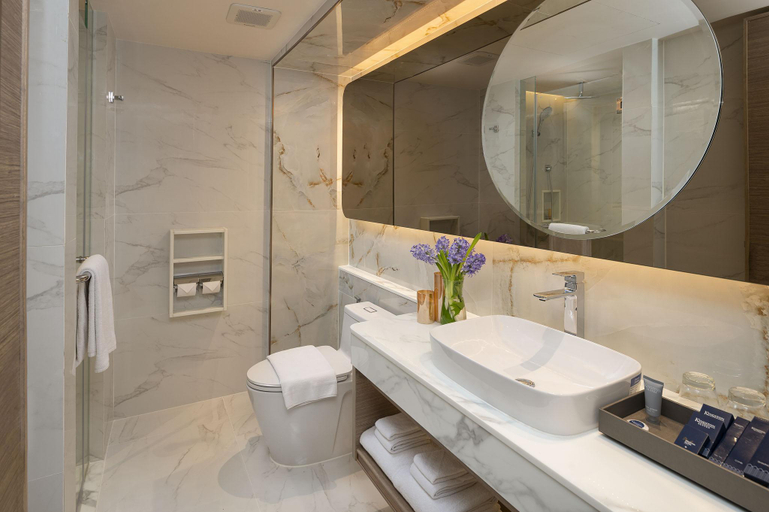 Bathroom 10