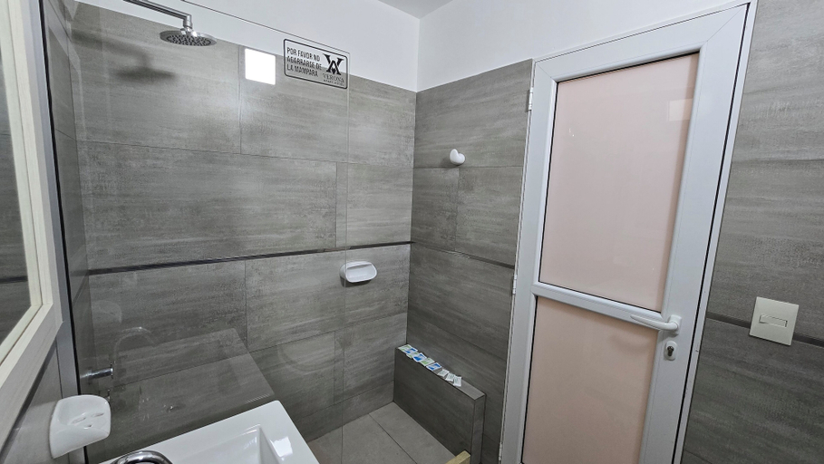 Bathroom 4, Verona Apart Hotel, Biedma