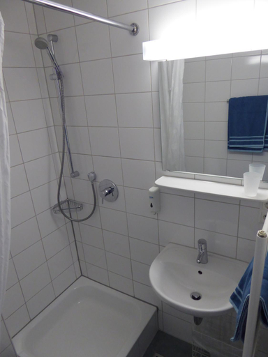 Others 5, Doppelzimmer mit Albblick, Tübingen