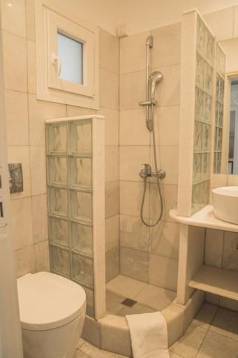Bathroom 4, Christiana Hotel, South Aegean