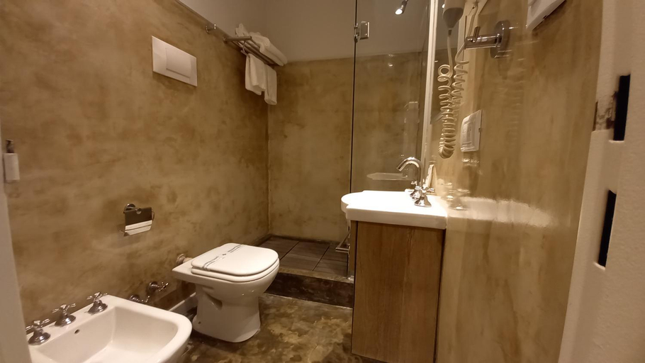 Bathroom 4, Hotel Versailles, General Pueyrredón