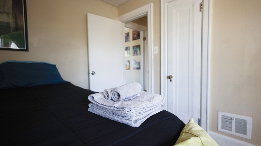 Evanston BnB, Wayne