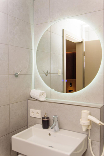 Bathroom, Hotel TwentyFour Living, Reutlingen