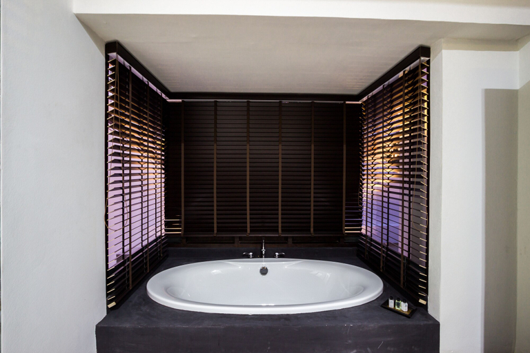Bathroom 3, Jamadevi Hotel, Muang Lamphun